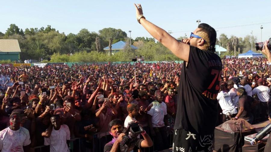 Yo Yo Honey Singh is on every event organisers wishlist and it shows! Yo Yo Honey Singh,Yo Yo Honey Singh in Dubai,Yo Yo Honey Singh's Holi celebration,A musical Holi for Yo Yo Honey Singh,musical Holi in Dubai,singing superstar Yo Yo Honey Singh