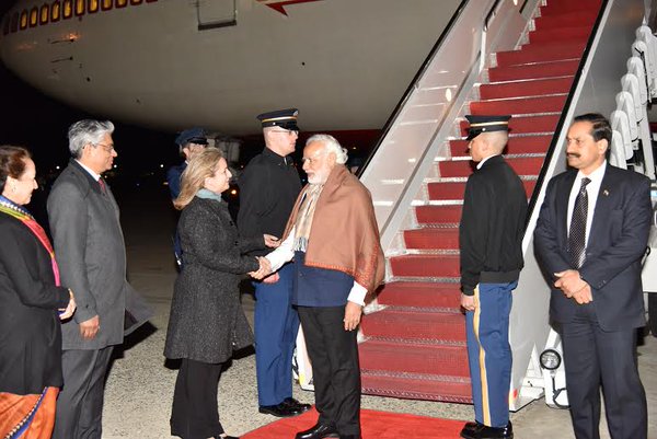 Indian Prime Minister Narendra Modi arrives in US for nuclear summit. Narendra Modi arrives in US,Narendra Modi arrives US,Narendra Modi,Pm Narendra Modi,Modi,nuclear summit,President Barack Obama,Barack Obama,President Barack Obama and Narendra Modi