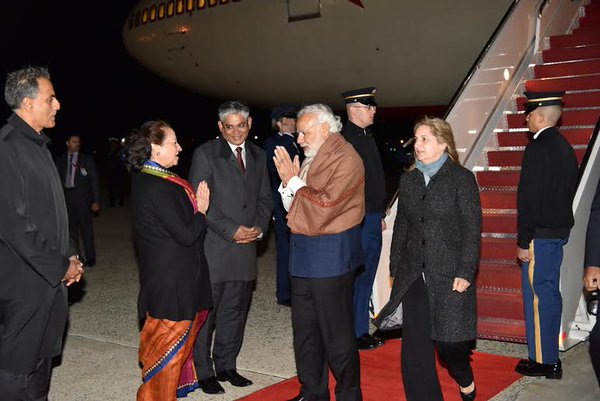 Indian Prime Minister Narendra Modi arrives in US for nuclear summit. Narendra Modi arrives in US,Narendra Modi arrives US,Narendra Modi,Pm Narendra Modi,Modi,nuclear summit,President Barack Obama,Barack Obama,President Barack Obama and Narendra Modi
