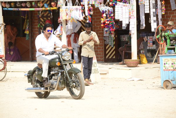 Pawan Kalyan's Sardaar Gabbar Singh working stills Pawan Kalyan,Sardaar Gabbar Singh,Sardaar Gabbar Singh working stills,Sardaar Gabbar Singh movie pics,Kajal Aggarwal,Sharad Kelkar,Raai Laxm,Brahmanandam