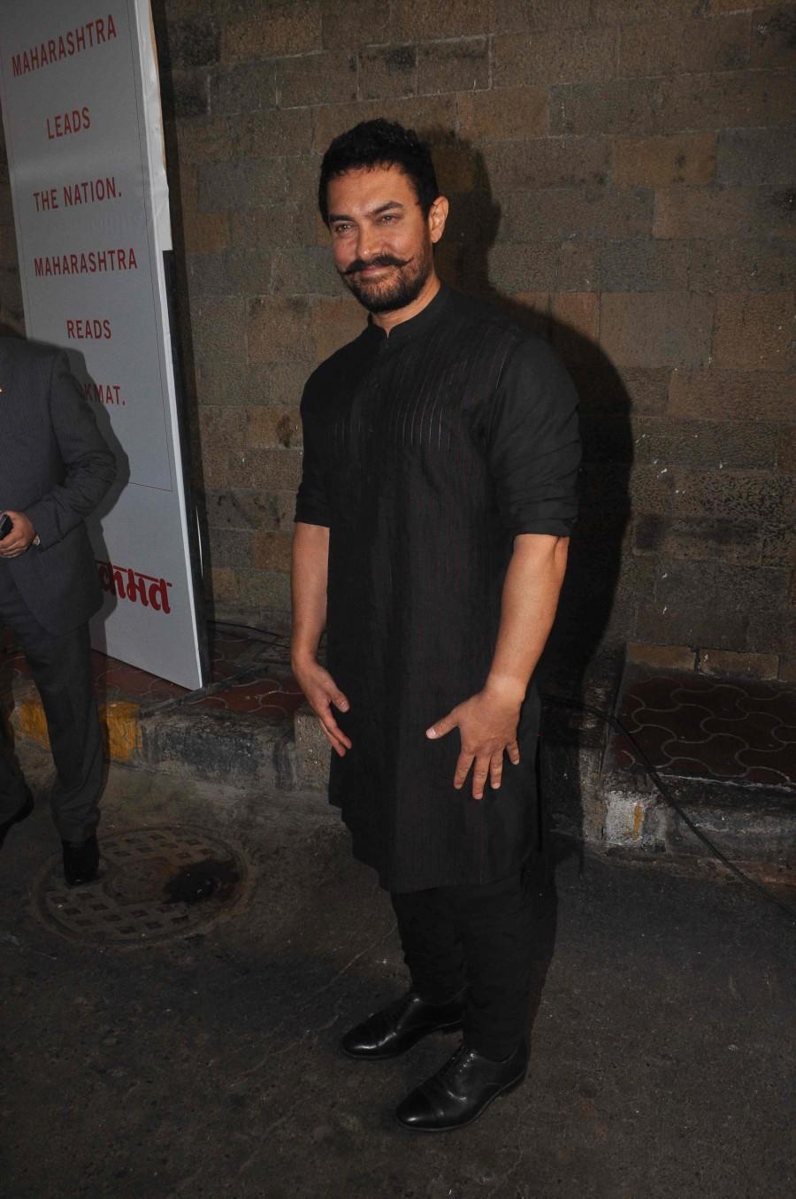 Bollywood actor Ranveer Singh feted as 'Maharashtrian Of The Year'. Ranveer Singh,Ranveer Singh feted as 'Maharashtrian Of The Year',Ranveer Singh as Maharashtrian Of The Year,Maharashtrian Of The Year