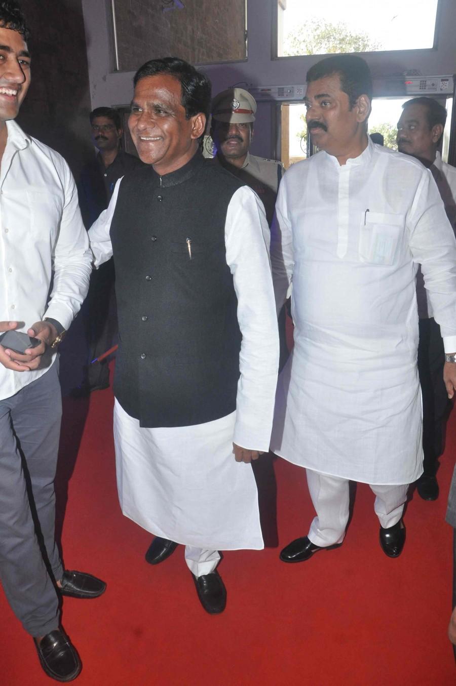 Bollywood actor Ranveer Singh feted as 'Maharashtrian Of The Year'. Ranveer Singh,Ranveer Singh feted as 'Maharashtrian Of The Year',Ranveer Singh as Maharashtrian Of The Year,Maharashtrian Of The Year