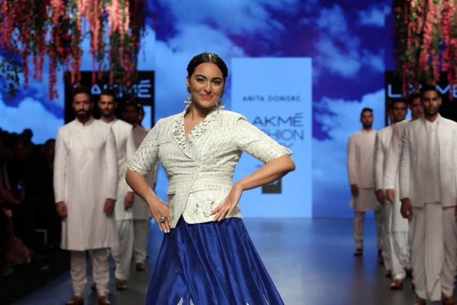 Celebs like Amy Jackson, Shruti Haasan, Sonakshi Sinha, Sunny Leone and other walks the ramp at LFW 2016. LFW Summer-Resort 2016,LFW,Lakme Fashion Week,Lakme Fashion Week 2016,Amy Jackson,Shruti Haasan,Sonakshi Sinha,Sunny Leone