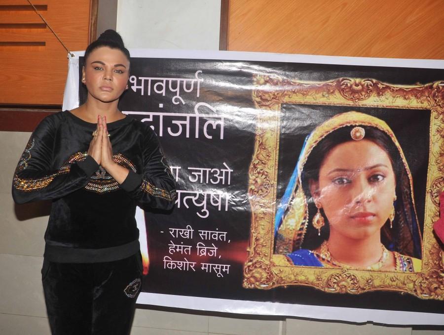 Bollywood actress Rakhi Sawant press conference on Pratyusha Banerjee's suicide. Rakhi Sawant,Rakhi Sawant press conference,Pratyusha Banerjee suicide,Pratyusha Banerjee,Ban ceiling fans,Rakhi Sawant requests Modi