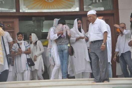 Pratyusha Banerjee's prayer meet was held on Tuesday at a gurdwara in Mumbai which was attended by her mother, father and her close friends.
