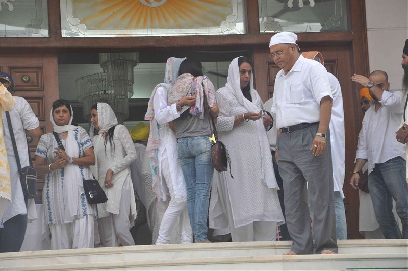 Pratyusha Banerjee's prayer meet was held on Tuesday at a gurdwara in Mumbai which was attended by her mother, father and her close friends. Pratyusha Banerjee,Pratyusha Banerjee Prayer meeting,TV actor Pratyusha Banerjee,Pratyusha Banerjee dead,Pratyusha Banerjee suicide,Pratyusha Banerjee death,Pratyusha Banerjee relationship,Rahul Raj Singh,Shankar Banerjee