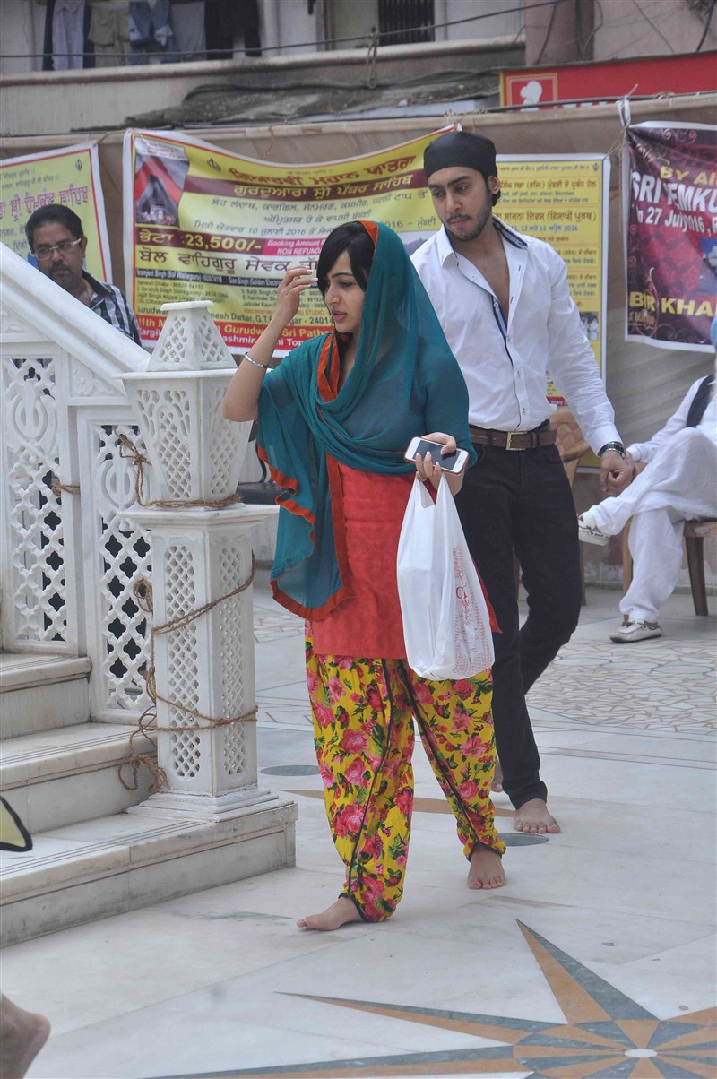 Pratyusha Banerjee's prayer meet was held on Tuesday at a gurdwara in Mumbai which was attended by her mother, father and her close friends. Pratyusha Banerjee,Pratyusha Banerjee Prayer meeting,TV actor Pratyusha Banerjee,Pratyusha Banerjee dead,Pratyusha Banerjee suicide,Pratyusha Banerjee death,Pratyusha Banerjee relationship,Rahul Raj Singh,Shankar Banerjee