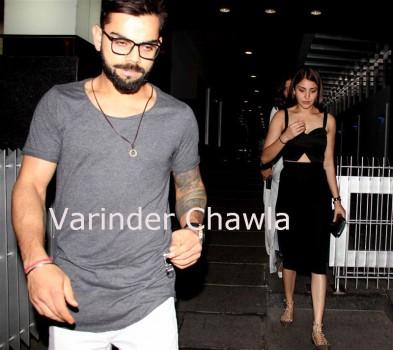 Indian cricket player Virat Kohli was spotted late night dinner with his girlfriend and Bollywood actress Anushka Sharma at Hakkasan Restaurant Bandra, Mumbai.
