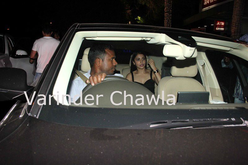 Indian cricket player Virat Kohli was spotted late night dinner with his girlfriend and Bollywood actress Anushka Sharma at Hakkasan Restaurant Bandra, Mumbai. Virat Kohli,Anushka Sharma,Virat Kohli and Anushka Sharma,Kohli and Anushka