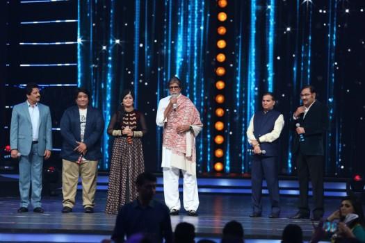 The star studded awards night also featured a special heartfelt tribute to Aadesh Shrivastava by legendary actor Amitabh Bachchan and Udit Narayan, Harshdeep Kaur, Lalit Pandit, Sidesh Bhosle and Divya Kumar in the presence of his family.