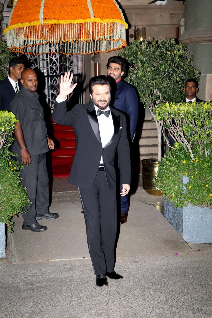 From superstars like Shah Rukh Khan, Madhuri Dixit and Aishwarya Rai Bachchan to young talent like Parineeti Chopra and Huma Qureshi -- the best of Bollywood extended a warm welcome to British Royals Prince William and his wife Kate Middleton here. Prince William,Kate Middleton,Prince William and Kate Middleton,Prince William and Kate Middleton Royal Dinner,Shah Rukh Khan,Aishwarya Rai,Parineeti Chopra,Huma Qureshi,Rishi Kapoor,Neetu Kapoor,Karan Johar,Anil Kapoor,Aditi Rao Hydari,Farhan Akhtar,Jacq