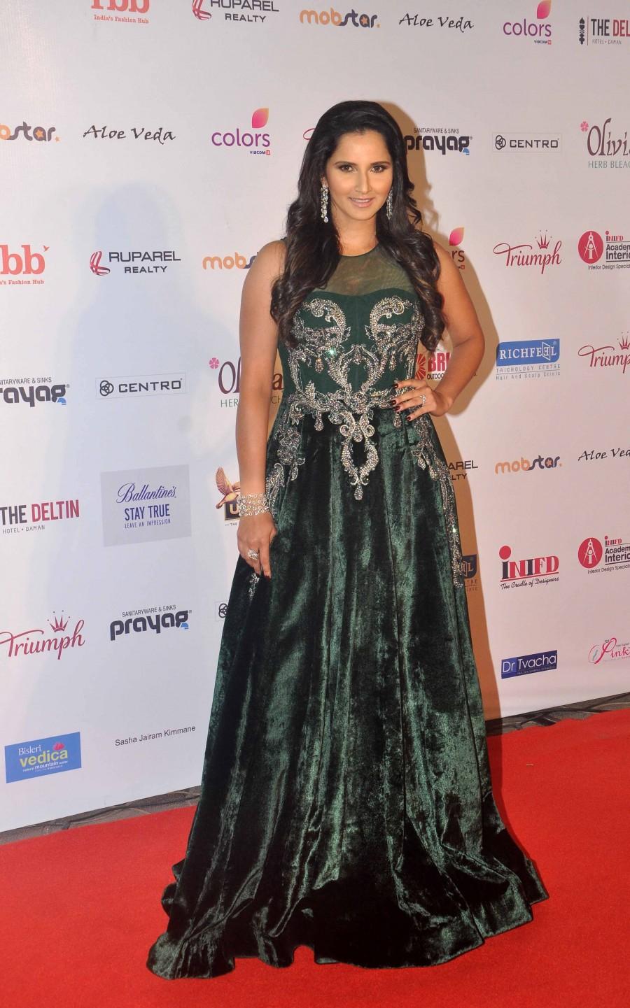 Celebs like Sanjay Dutt, Yami Gautam, Manish Malhotra, Arjun Kapoor, Kabir Khan, Amy Jackson, Mireia Lalaguna, Sania Mirza, Shane Peacock and Ekta Kapoor at Femina Miss India Finale Red Carpet. Femina Miss India Finale Red Carpet,Femina Miss India Finale,Femina Miss India,Femina Miss India 2016,Sanjay Dutt,Yami Gautam,Manish Malhotra,Arjun Kapoor,Kabir Khan,Amy Jackson,Mireia Lalaguna,Sania Mirza,Shane Peacock,Ekta Kapoor
