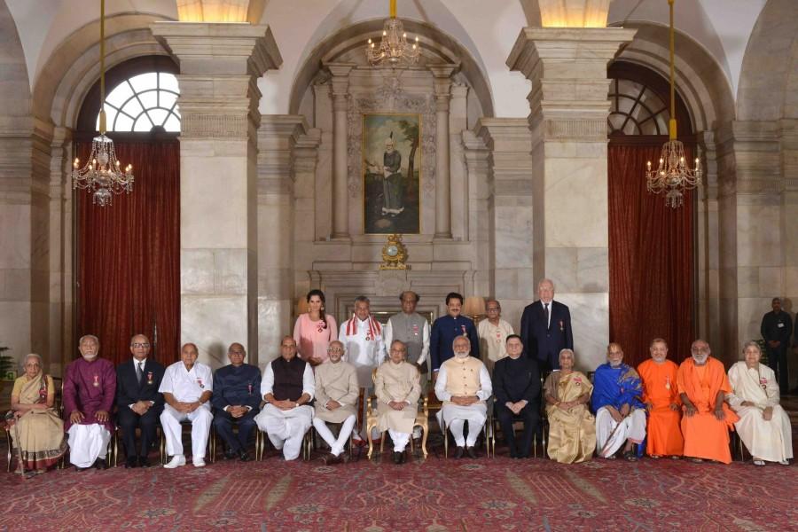 President Pranab Mukherjee honoured superstar Rajinikanth, actress Priyanka Chopra, Tennis player Sania Mirza and many others with the Padma awards. Padma awards,padma award 2016 winners,rajinikanth padma vibhushan award,rajinikanth padma awards,Sania Mirza,sania mirza padma awards,priyanka chopra padma