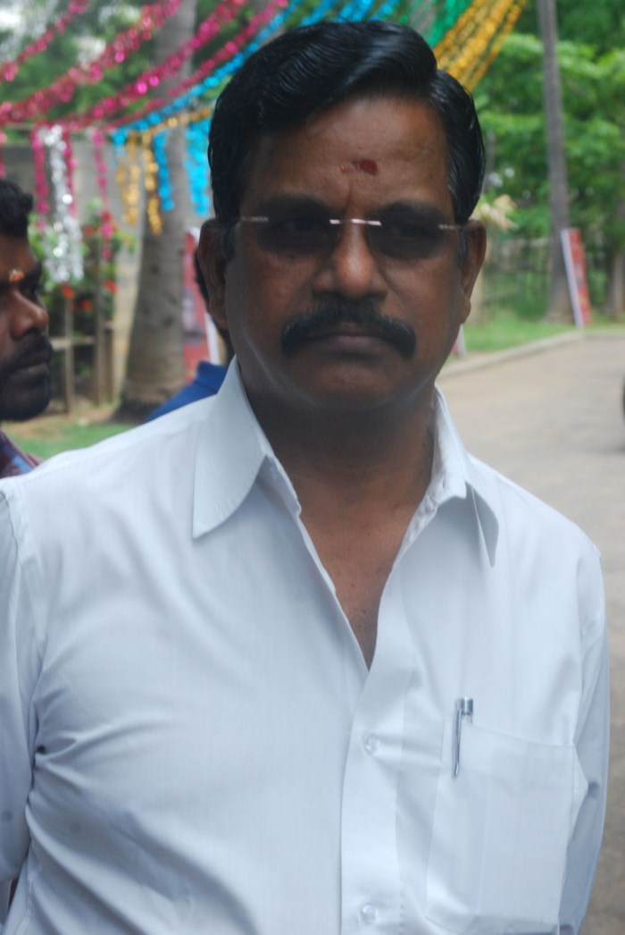 Theri, action cop flick starring Ilayathalapathy' Vijay, Samantha Ruth Prabhu, Amy Jackson and Mahendran in the lead role. This magnum opus flick is being directed by Atlee. Here are the top 5 reasons to watch Theri. Theri,Theri review,Theri movie review,Vijay,Samantha,Amy Jackson,Atlee,Theri Movie,GV Prakash Kumar,Kalaipuli S Thanu