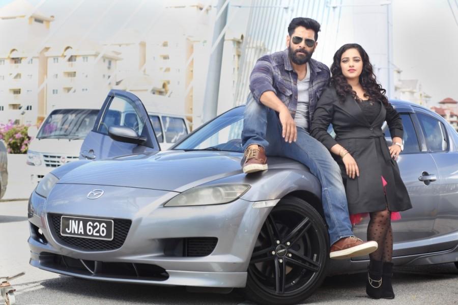 Iru Mugan is an upcoming Indian Tamil science fiction thriller film written and directed by Anand Shankar. Starring Vikram, Nayantara and Nithya Menen in the lead roles. Iru Mugan,Iru Mugan teaser,Tamil movie Iru Mugan,Vikram,Nayantara,Nithya Menen,Iru Mugan movie stills,Iru Mugan movie pics,Iru Mugan movie images,Iru Mugan movie photos,Iru Mugan movie pictures