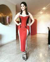 Sunny Leone,Sunny Leone gets 4 million Instagram followers,Sunny Leone in Instagram,Sunny Leone Instagram,Actress Sunny Leone,Sunny Leone pics,Sunny Leone images,Sunny Leone stills,Sunny Leone pictures,Sunny Leone photos