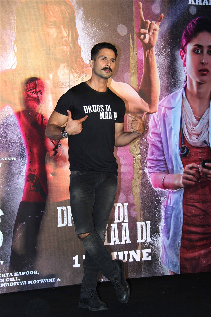 Trailer launch of Udta Punjab held at a suburban theater. Celebs like Shahid Kapoor, Diljit Dosanj, Kareena Kapoor, Alia Bhatt, Madhu Mantena, Vikas Bahl, Vikramaditya Motwane, Abhishek Chaubey and others graced the event. Udta Punjab,udta punjab trailer,Udta Punjab trailer launch,Shahid Kapoor,Diljit Dosanj,Kareena Kapoor,Alia Bhatt,Madhu Mantena,Vikas Bahl,Vikramaditya Motwane,Abhishek Chaubey,Udta Punjab trailer launch pics,Udta Punjab trailer launch images,Udta Punjab t