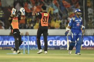 David Warner,IPL 2016,Sunrisers Hyderabad,Mumbai Indians,Indian Premier League,Indian Premier League 2016,Indian Premier League 9,Sunrisers Hyderabad beat Mumbai Indians,IPL 2016 pics,IPL 2016 images,IPL 2016 photos,IPL 2016 pictures