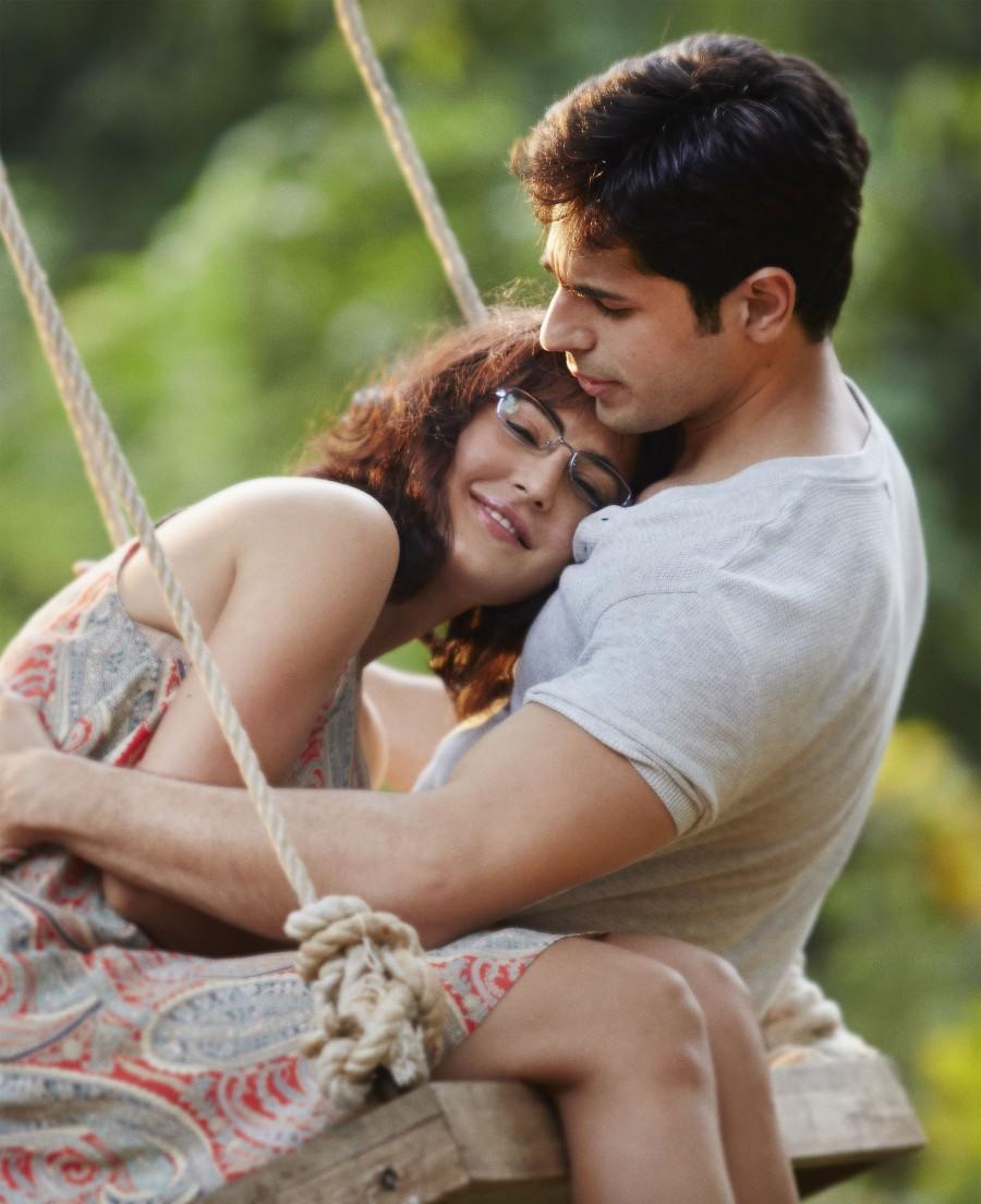 Sidharth Malhotra and Katrina Kaif share sizzling chemistry in the exclusive first look of Baar Baar Dekho. Sidharth Malhotra,Katrina Kaif,Sidharth Malhotra and Katrina Kaif,Baar Baar Dekho,Baar Baar Dekho first look,Baar Baar Dekho poster,bollywood movie Baar Baar Dekho,Baar Baar Dekho pics,Baar Baar Dekho images,Baar Baar Dekho stills,Baar Baar Dekho pictures