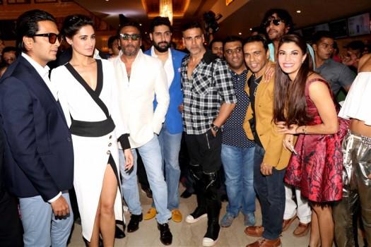 The filmmakers of Housefull 3, starring Akshay Kumar, Riteish Deshmukh, Jacqueline Fernandez, Abhishek Bachchan, Nargis Fakhri, Boman Irani and Lisa Haydon, have released the trailer of the film.