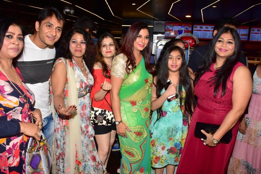 Jimmy Shergill, Sunil Grover, Shruti Sodhi, Jaswinder Bhalla, Binnu Dhillon and Gurpreet Ghuggi at Vaisakhi List Special Screening. Vaisakhi List Special Screening,Vaisakhi List,Jimmy Shergill,Sunil Grover,Shruti Sodhi,Jaswinder Bhalla,Binnu Dhillon,Gurpreet Ghuggi