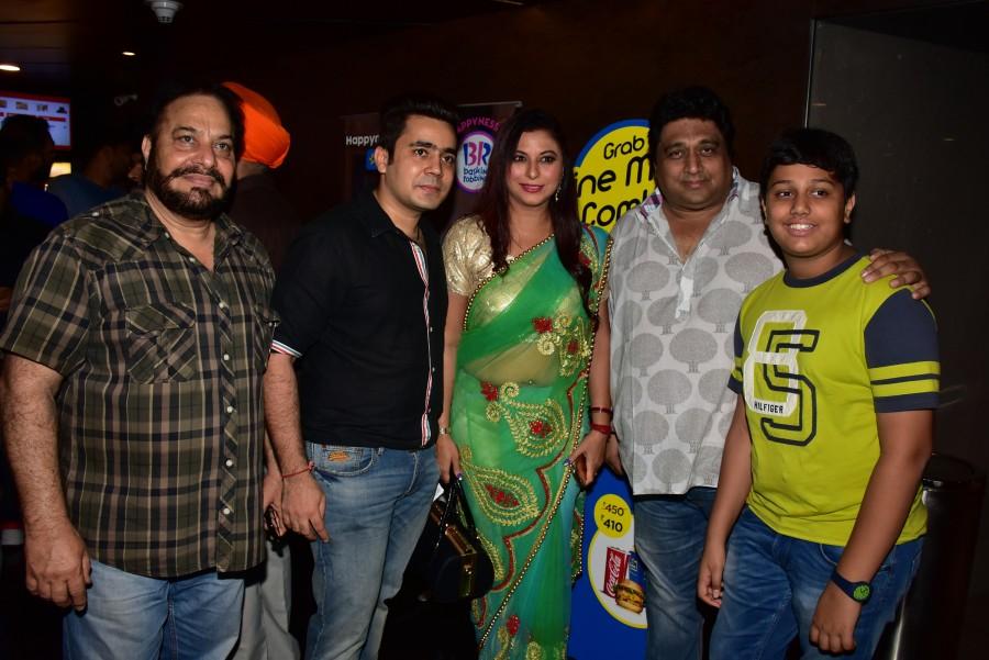Jimmy Shergill, Sunil Grover, Shruti Sodhi, Jaswinder Bhalla, Binnu Dhillon and Gurpreet Ghuggi at Vaisakhi List Special Screening. Vaisakhi List Special Screening,Vaisakhi List,Jimmy Shergill,Sunil Grover,Shruti Sodhi,Jaswinder Bhalla,Binnu Dhillon,Gurpreet Ghuggi