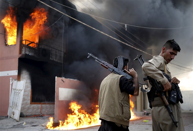 Violence in Tuz Khurmatu has become a near monthly occurrence between the armed groups - uncomfortable allies against Islamic State. Kurdish Peshmerga,Shiite militia,Kurdish Peshmerga,Shiite militia clash in Iraq,clash in Iraq,Violence in Tuz Khurmatu,Violence in Iraq,Islamic State