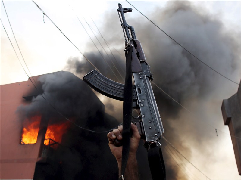 Violence in Tuz Khurmatu has become a near monthly occurrence between the armed groups - uncomfortable allies against Islamic State. Kurdish Peshmerga,Shiite militia,Kurdish Peshmerga,Shiite militia clash in Iraq,clash in Iraq,Violence in Tuz Khurmatu,Violence in Iraq,Islamic State