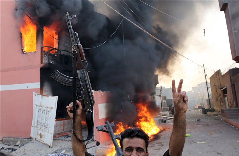 Violence in Tuz Khurmatu has become a near monthly occurrence between the armed groups - uncomfortable allies against Islamic State. Kurdish Peshmerga,Shiite militia,Kurdish Peshmerga,Shiite militia clash in Iraq,clash in Iraq,Violence in Tuz Khurmatu,Violence in Iraq,Islamic State