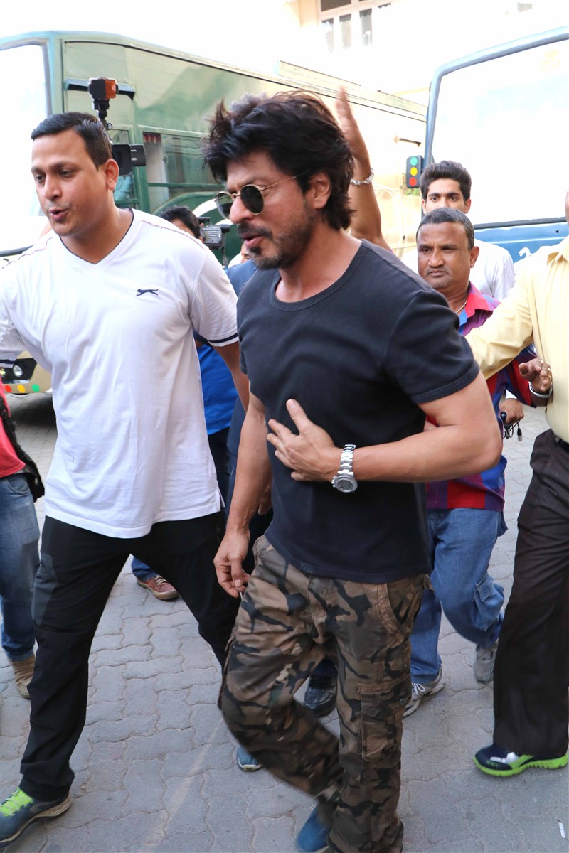 Bollywood Superstar Shah Rukh Khan meets Manoj Bajpayee at mehboob studio. Shah Rukh Khan,Shah Rukh Khan meets Manoj Bajpayee,Shah Rukh Khan meets Manoj Bajpayee at mehboob studio,Manoj Bajpayee,SRK,Shahrukh Khan,Shah Rukh Khan pics,Shah Rukh Khan images,Shah Rukh Khan photos,Shah Rukh Khan pictures
