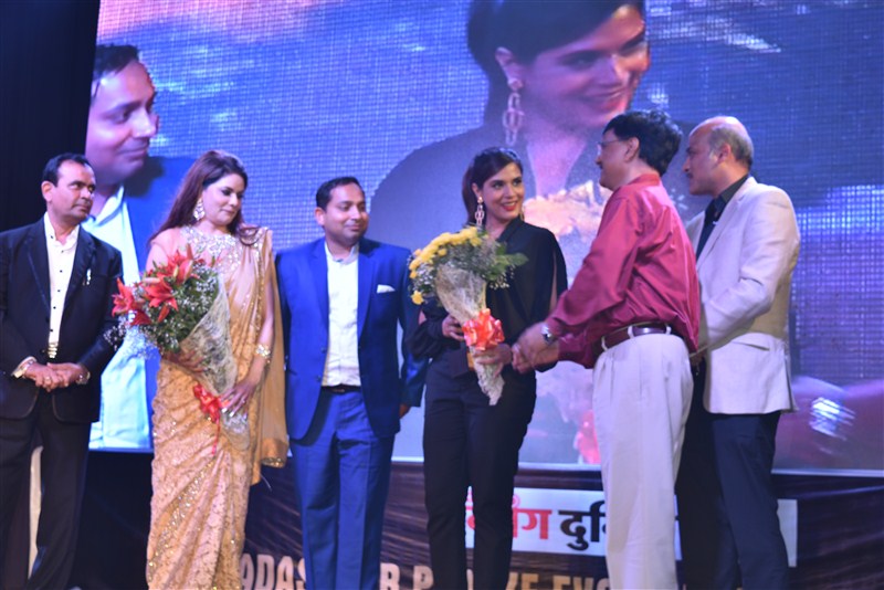 Padma Vibhushan & Padma Bhushan Shri Ratan Tata was the Chief Guest at the Star studded Dadasaheb Phalke Excellence Award, which was held on Monday 25th April 2016 at ISCKON, Juhu, Mumbai. Ratan Tata,Shabana Azmi,Dadasaheb Phalke Excellence Awards 2016,Dadasaheb Phalke Excellence Awards,Dadasaheb Phalke Excellence,Star studded Dadasaheb Phalke Excellence Award,Padma Vibhushan,Padma Bhushan,Shri Ratan Tata