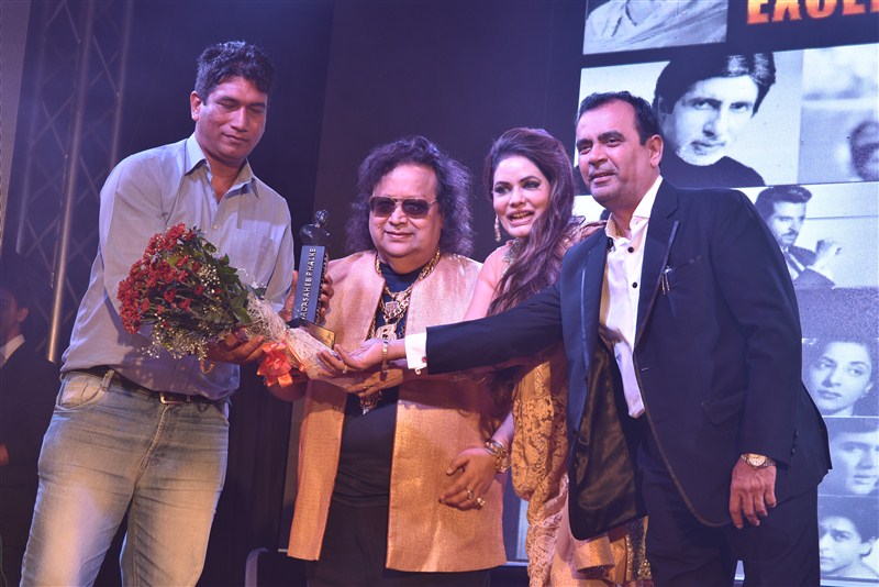 Padma Vibhushan & Padma Bhushan Shri Ratan Tata was the Chief Guest at the Star studded Dadasaheb Phalke Excellence Award, which was held on Monday 25th April 2016 at ISCKON, Juhu, Mumbai. Ratan Tata,Shabana Azmi,Dadasaheb Phalke Excellence Awards 2016,Dadasaheb Phalke Excellence Awards,Dadasaheb Phalke Excellence,Star studded Dadasaheb Phalke Excellence Award,Padma Vibhushan,Padma Bhushan,Shri Ratan Tata