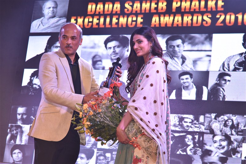 Padma Vibhushan & Padma Bhushan Shri Ratan Tata was the Chief Guest at the Star studded Dadasaheb Phalke Excellence Award, which was held on Monday 25th April 2016 at ISCKON, Juhu, Mumbai. Ratan Tata,Shabana Azmi,Dadasaheb Phalke Excellence Awards 2016,Dadasaheb Phalke Excellence Awards,Dadasaheb Phalke Excellence,Star studded Dadasaheb Phalke Excellence Award,Padma Vibhushan,Padma Bhushan,Shri Ratan Tata