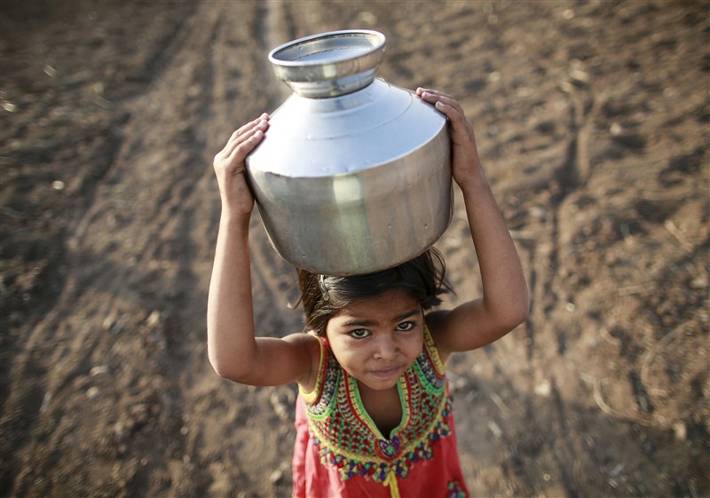About 330 million people, almost a quarter of the country's population, are hit by India's worst drought in four decades. India's worst drought,India's worst drought in decades,population,drought in four decades,drought,heat wave,heat wave in India,heat wave death