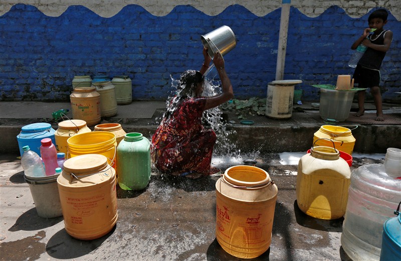 About 330 million people, almost a quarter of the country's population, are hit by India's worst drought in four decades. India's worst drought,India's worst drought in decades,population,drought in four decades,drought,heat wave,heat wave in India,heat wave death