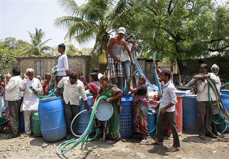 About 330 million people, almost a quarter of the country's population, are hit by India's worst drought in four decades. India's worst drought,India's worst drought in decades,population,drought in four decades,drought,heat wave,heat wave in India,heat wave death