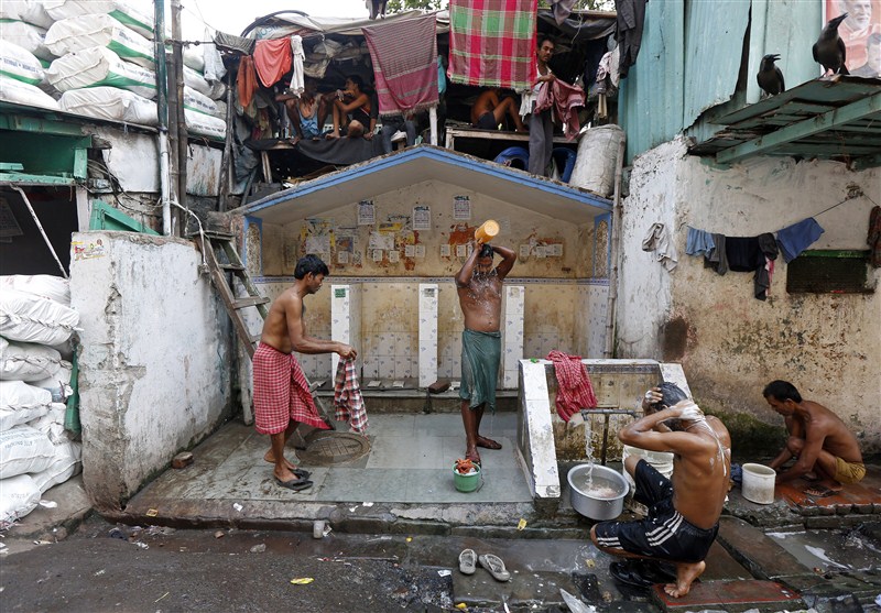 About 330 million people, almost a quarter of the country's population, are hit by India's worst drought in four decades. India's worst drought,India's worst drought in decades,population,drought in four decades,drought,heat wave,heat wave in India,heat wave death