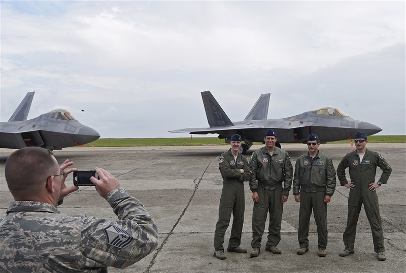 U.S. military pilots take the highway to the danger zone. America's Top Guns,Top Guns,U.S. military pilots,U.S. Top Guns,U.S. F-22,Raptor fighters,U.S. F-22 Raptor fighter,Raptor fighter