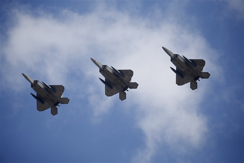U.S. military pilots take the highway to the danger zone. America's Top Guns,Top Guns,U.S. military pilots,U.S. Top Guns,U.S. F-22,Raptor fighters,U.S. F-22 Raptor fighter,Raptor fighter