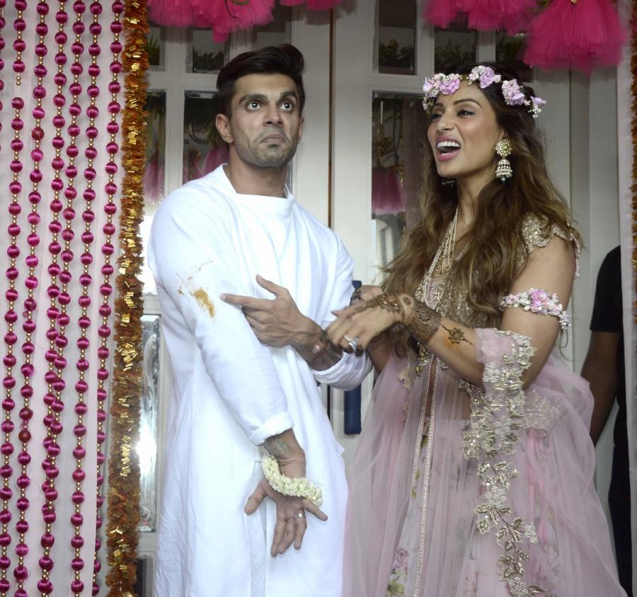 Photos of Bipasha Basu and Karan Singh Grover mehendi ceremony. Bipasha Basu,Karan Singh Grover,Bipasha Basu and Karan Singh Grover mehendi ceremony,Bipasha Basu mehendi ceremony,Bipasha Basu mehendi ceremony pics,Bipasha Basu mehendi ceremony images,Bipasha Basu mehendi ceremony photos,Bipasha Basu mehendi ceremony s