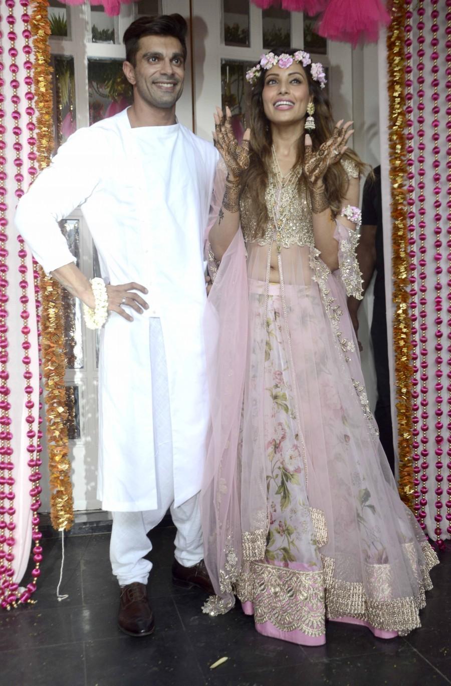 Photos of Bipasha Basu and Karan Singh Grover mehendi ceremony. Bipasha Basu,Karan Singh Grover,Bipasha Basu and Karan Singh Grover mehendi ceremony,Bipasha Basu mehendi ceremony,Bipasha Basu mehendi ceremony pics,Bipasha Basu mehendi ceremony images,Bipasha Basu mehendi ceremony photos,Bipasha Basu mehendi ceremony s