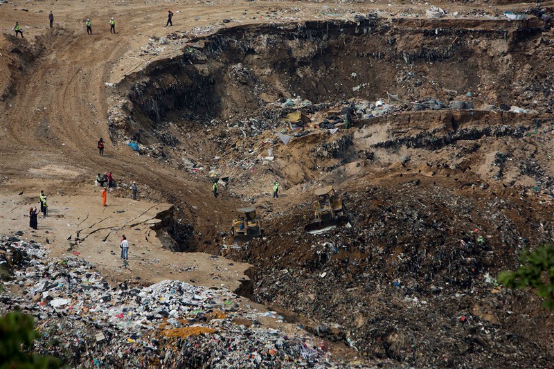 Four people are dead and at least 24 more are missing after a collapse at Guatemala City's largest garbage dump. Deadly landfill collapse in Guatemala,Deadly landfill collapse,landfill collapse in Guatemala,landfill collapse,Guatemala City,garbage dump