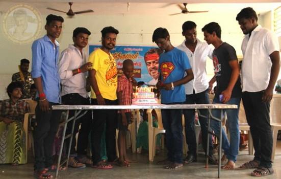 Each and every star's birthday is like a festival for their fans.