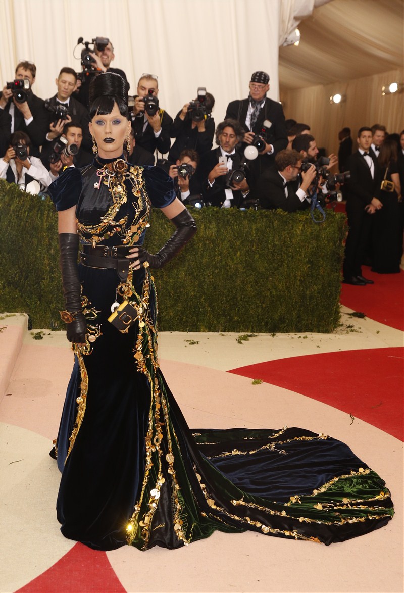 Celebs like Blake Lively, Kanye West, Kim Kardashian, Singer Katy Perry, Singer Beyonce, Singer FKA Twigs and actor Robert Pattinson at Metropolitan Museum of Art Costume Institute Gala (Met Gala). Met Gala,Metropolitan Museum of Art Costume Institute,Blake Lively,Kanye West,Kim Kardashian,Singer Katy Perry,Singer Beyonce,Singer FKA Twigs,Robert Pattinson,fashion event