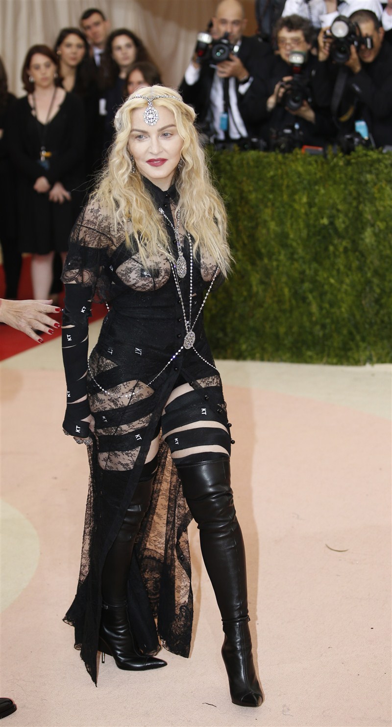 Celebs like Blake Lively, Kanye West, Kim Kardashian, Singer Katy Perry, Singer Beyonce, Singer FKA Twigs and actor Robert Pattinson at Metropolitan Museum of Art Costume Institute Gala (Met Gala). Met Gala,Metropolitan Museum of Art Costume Institute,Blake Lively,Kanye West,Kim Kardashian,Singer Katy Perry,Singer Beyonce,Singer FKA Twigs,Robert Pattinson,fashion event