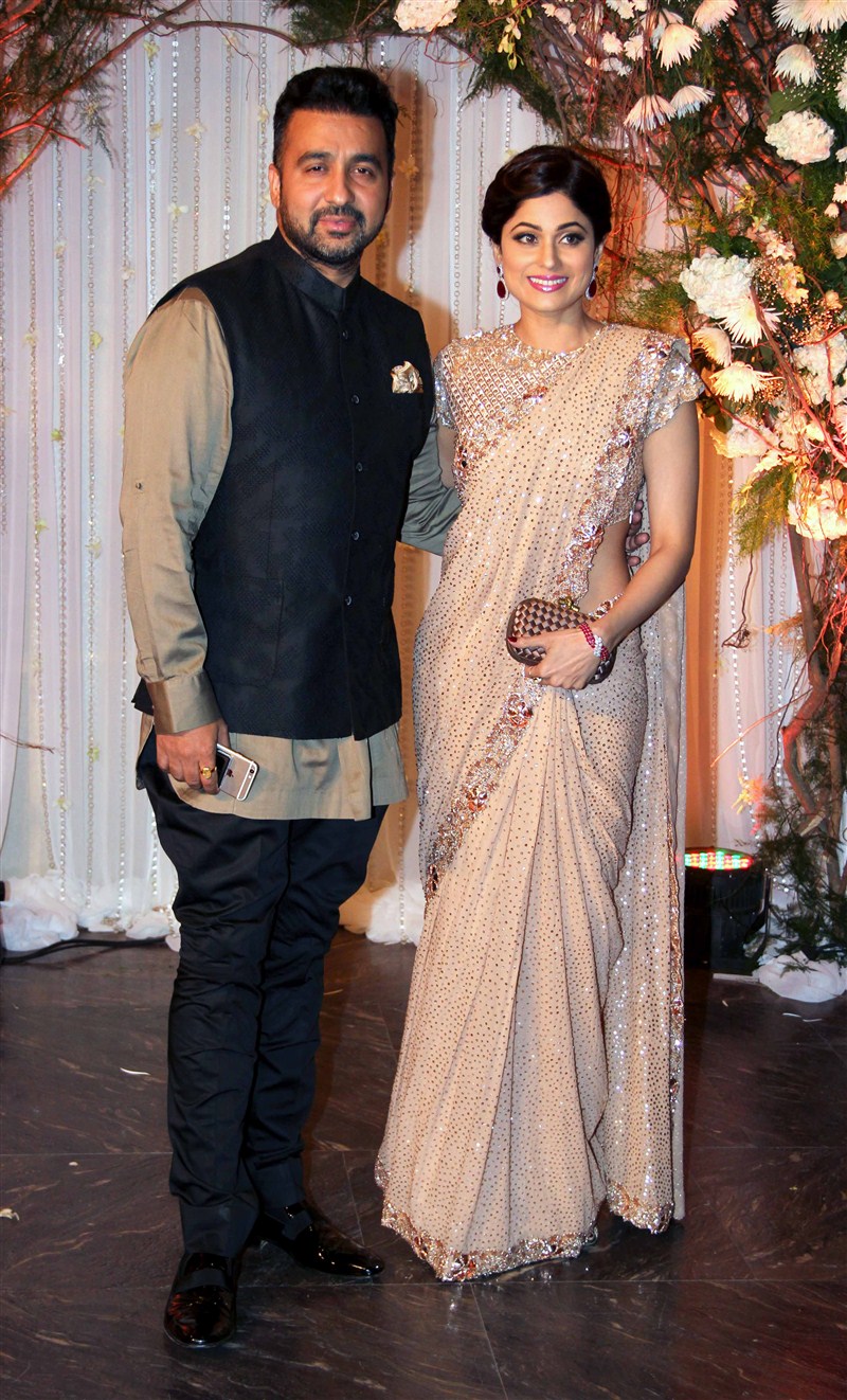 It was a starry affair at Bipasha Basu and Karan Singh Grover's wedding reception here, which saw the who's who of tinsel town gracing the event. The reception was attended by Bollywood A-listers like Amitabh Bachchan, Shah Rukh Khan and Salman Khan. Bipasha Basu and Karan Singh Grover's wedding reception,Bipasha Basu wedding reception,Karan Singh Grover wedding reception,Salman Khan,Shah Rukh Khan,Aishwarya Rai,Preity Zinta,Riteish Deshmukh,Sanjay Dutt,Ranbir Kapoor,Abhishek Bachchan,Aishwarya R