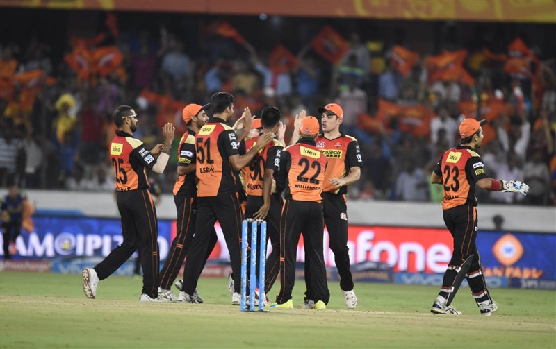Sunrisers Hyderabad (SRH) backed up David Warner's scintillating 50-ball 92 with a clinical bowling effort to grab a 15-run victory over Royal Challengers Bangalore (RCB) in an Indian Premier League (IPL) encounter at the Rajiv Gandhi International stadium. Sunrisers Hyderabad beat Royal Challengers Bangalore,Sunrisers Hyderabad beat Royal Challengers Bangalore by 15 runs,Sunrisers Hyderabad,Royal Challengers Bangalore,David Warner,Indian Premier League,Indian Premier League 2016,Indian Premier League 9,IPL