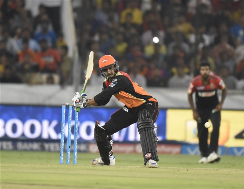 Sunrisers Hyderabad (SRH) backed up David Warner's scintillating 50-ball 92 with a clinical bowling effort to grab a 15-run victory over Royal Challengers Bangalore (RCB) in an Indian Premier League (IPL) encounter at the Rajiv Gandhi International stadium. Sunrisers Hyderabad beat Royal Challengers Bangalore,Sunrisers Hyderabad beat Royal Challengers Bangalore by 15 runs,Sunrisers Hyderabad,Royal Challengers Bangalore,David Warner,Indian Premier League,Indian Premier League 2016,Indian Premier League 9,IPL