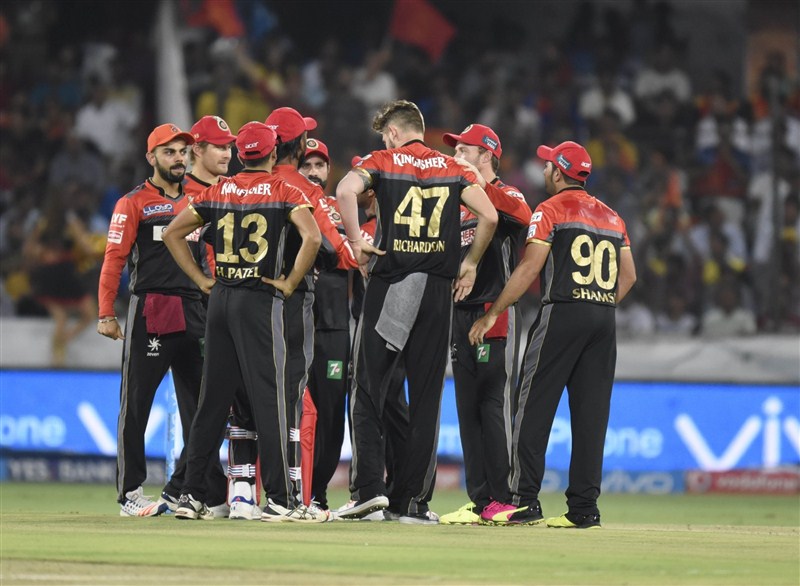 Sunrisers Hyderabad (SRH) backed up David Warner's scintillating 50-ball 92 with a clinical bowling effort to grab a 15-run victory over Royal Challengers Bangalore (RCB) in an Indian Premier League (IPL) encounter at the Rajiv Gandhi International stadium. Sunrisers Hyderabad beat Royal Challengers Bangalore,Sunrisers Hyderabad beat Royal Challengers Bangalore by 15 runs,Sunrisers Hyderabad,Royal Challengers Bangalore,David Warner,Indian Premier League,Indian Premier League 2016,Indian Premier League 9,IPL
