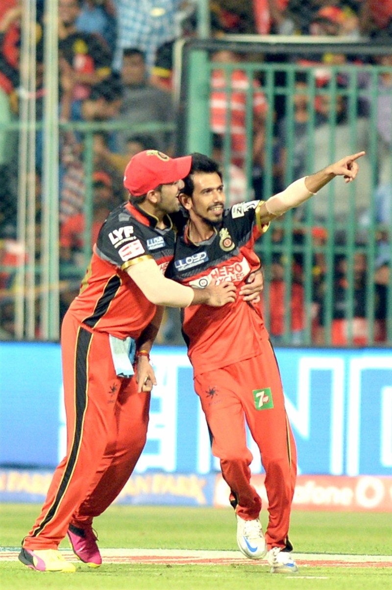 Batting knights Yusuf Pathan and Andre Russell won the match for Kolkata Knight Riders (KKR) against Royal Challengers Bangalore (RCB), scoring 189/5 with five balls to spare at Chinnaswamy Stadium on Monday in the 30th match of IPL Season Nine. Kolkata Knight Riders beat Royal Challengers Bangalore by 5 wickets,Kolkata Knight Riders beat Royal Challengers Bangalore,Kolkata Knight Riders vs Royal Challengers Bangalore,Kolkata Knight Riders,Royal Challengers Bangalore,Yusuf Pathan,Andre Russell